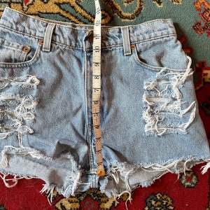 1990s Levis 550 distressed cut off shorts 26 made in Mexico Bild 6