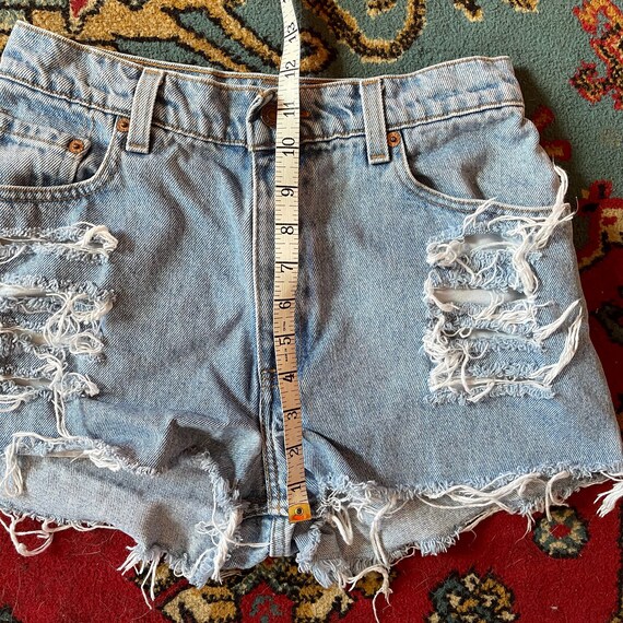 1990s Levis 550 distressed cut off shorts 26” mad… - image 6