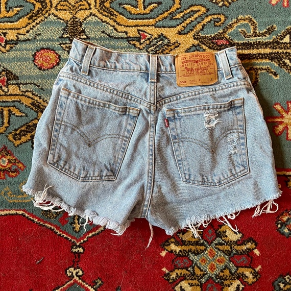 1990s Levis 550 distressed cut off shorts 26” mad… - image 2