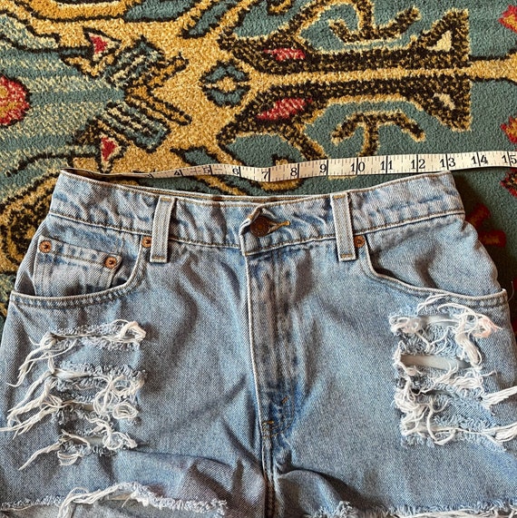 1990s Levis 550 distressed cut off shorts 26” mad… - image 4