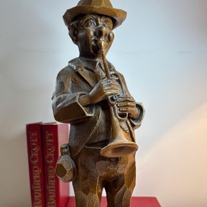 Figurina in legno intagliata a mano d'epoca - Musicista con tromba, stile arte popolare