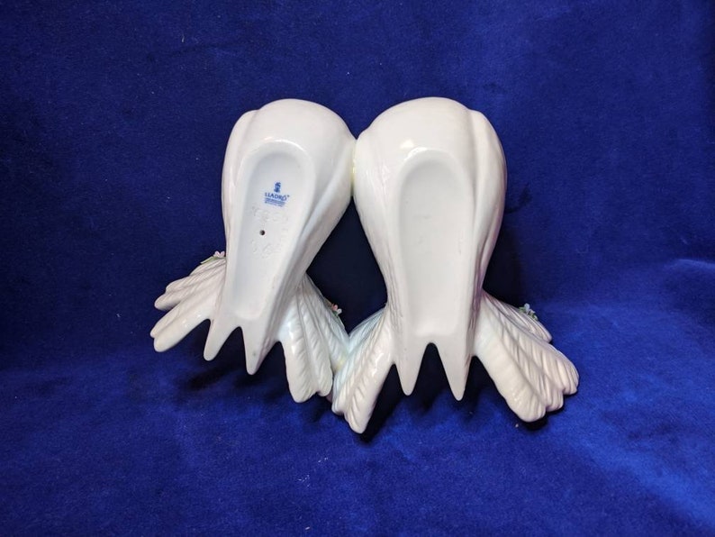 Free Shipping U.S.A. LLADRO 6359 Kissing Doves with Flowers Porcelain Figurine