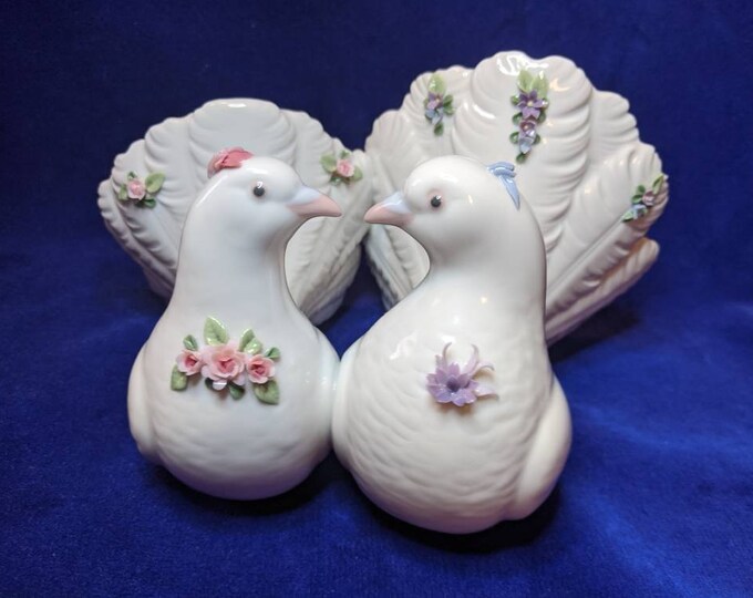 Free Shipping U.S.A. LLADRO 6359 Kissing Doves with Flowers Porcelain Figurine