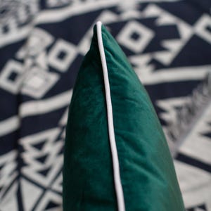 Luxury Handmade Velvet Urban Fox Cushion | Limited Edition Fox Scatter Pillow | Luxury Home Décor with Jade Green and White Piping immagine 5