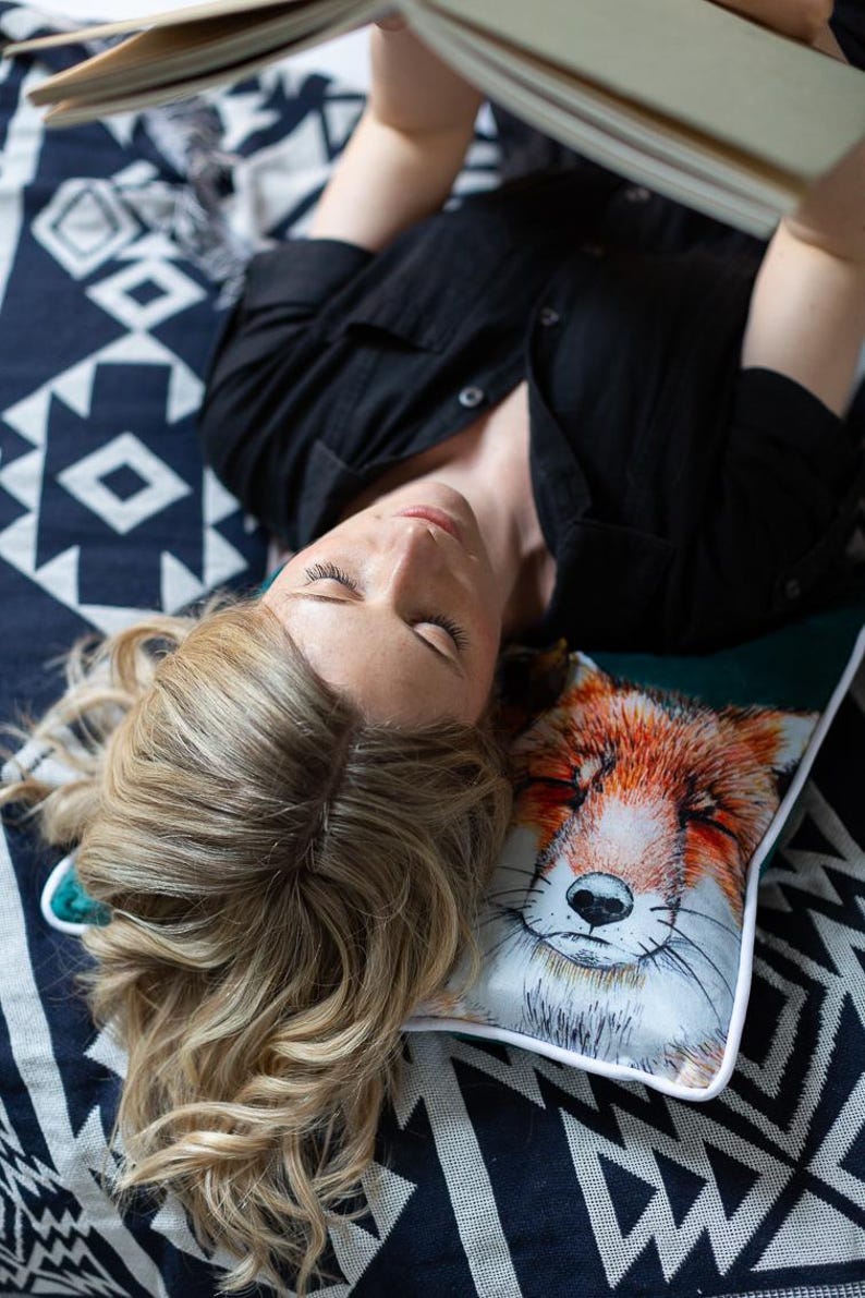 Luxury Handmade Velvet Urban Fox Cushion | Limited Edition Fox Scatter Pillow | Luxury Home Décor with Jade Green and White Piping immagine 7