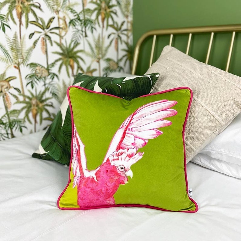 Luxury Handmade Velvet Cockatoo Cushion | Limited Edition Tropical Bird Decor | Luxury Home Accent zdjęcie 1
