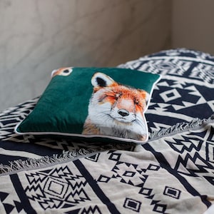 Luxury Handmade Velvet Urban Fox Cushion | Limited Edition Fox Scatter Pillow | Luxury Home Décor with Jade Green and White Piping immagine 6