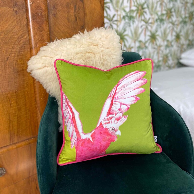 Luxury Handmade Velvet Cockatoo Cushion | Limited Edition Tropical Bird Decor | Luxury Home Accent zdjęcie 2