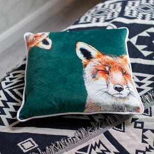 Luxury Handmade Velvet Urban Fox Cushion | Limited Edition Fox Scatter Pillow | Luxury Home Décor with Jade Green and White Piping immagine 3