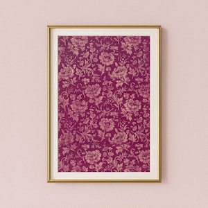 Burgunderrote Rosen Textildruck - Dunkles viktorianisches Blumen Wandbild In Pflaume Lila Kastanienbraun - Cottagecore Vintage Wandteppich