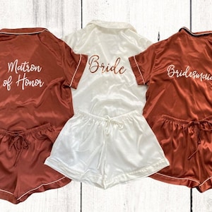 SALE! Customized Pajama Set / Pyjama Set /Bridesmaid Pajama / Bridesmaid Gift /Bridal Gift /Satin Pjs/Bridesmaid Pyjamas