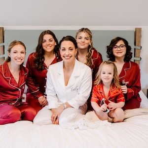Bridesmaid Pajamas Set of 5,6,7, Bridesmaid Matching PJs, Satin Pyjama Set, Bridal Shower Gift, Maid of Honor Gift, Bridesmaid Proposal Gift