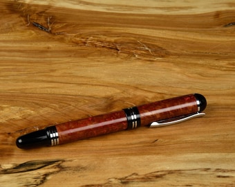 Rollerball Churchill con vibrantes barriles rojos y de cobre con detalles en acero inoxidable y negro