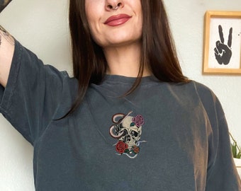 Floral Skull Shirt, Goblincore Boho Graphic Tee, Snakes and Roses Bloom Skull, Fall Halloween TShirt, Witchy Botanical Skeleton, Whimsigoth