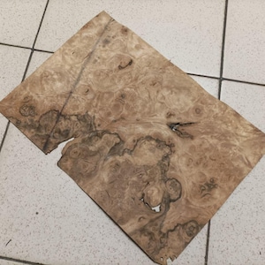 sheets of American burl walnut veneer (Size: 360mm x 230mmx0,6mm) N4