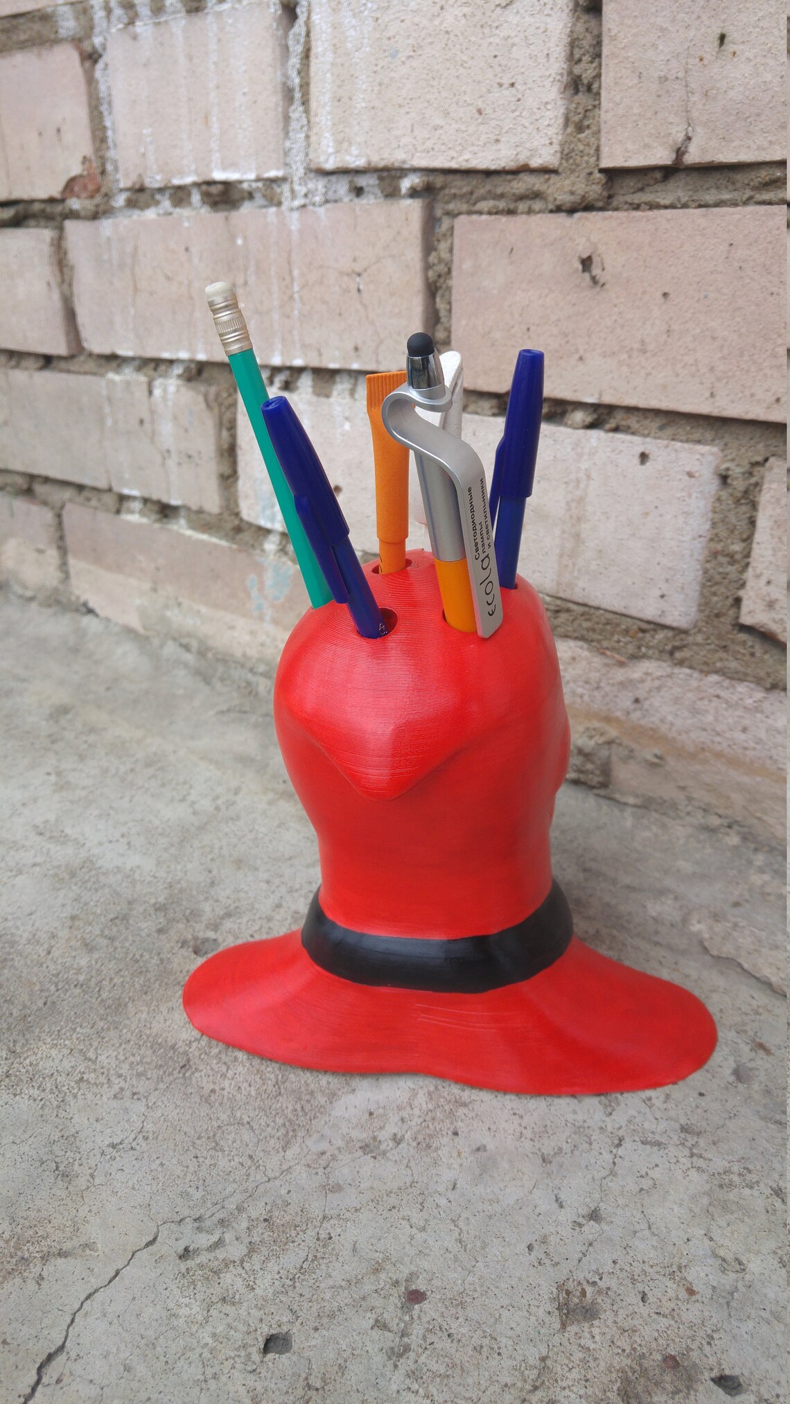 deadpool pen holder
