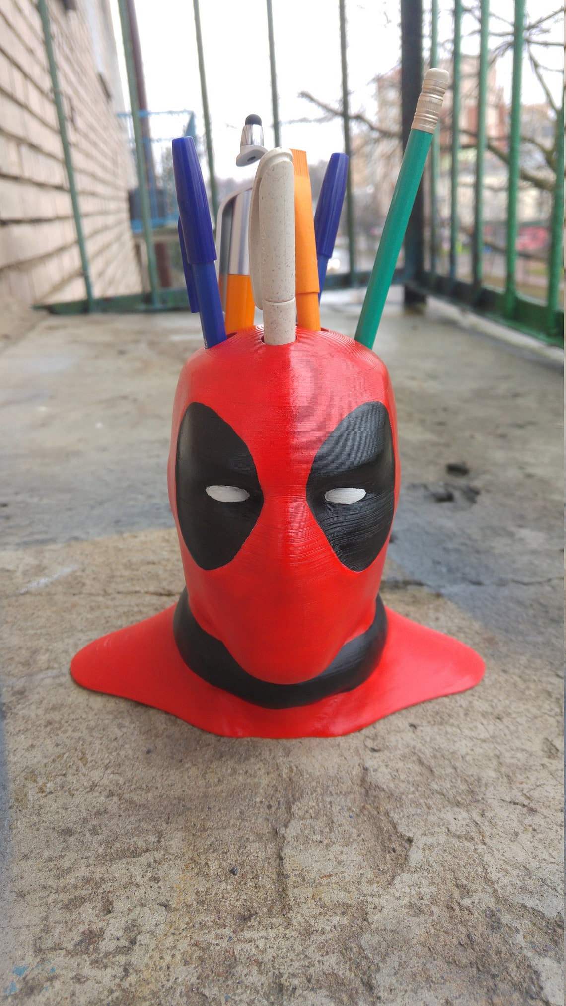 deadpool pen holder