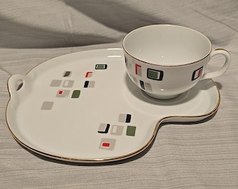 Juego de merienda vintage Noritake: taza y platillo, diseño geométrico abstracto retro con borde dorado.
