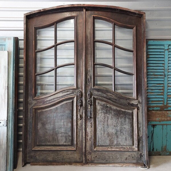 Oude teruggewonnen Mid 20th Century 8ft Tall Framed 6 Lite Gebogen Panel Houten Arch Top Kerk Dubbele Toegangsdeuren, 72 "x 96" Lokale PICK-UP Alleen