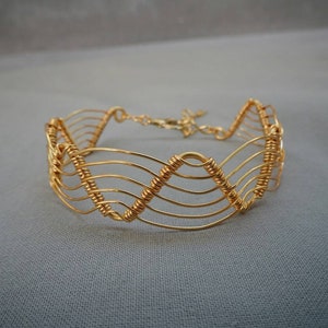 Pulsera sencilla de alambre dorado, regalo griego romano antiguo para ella, etrusca, egipcia, celta, bohemia, vintage, filigrana, joyas especiales, disfraz persa