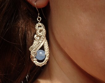 Zilveren oorbellen draad omwikkeld met blauwe chalcedoon kralen antieke vintage stijl hippie boho chic cadeau ambachtelijk handgemaakt