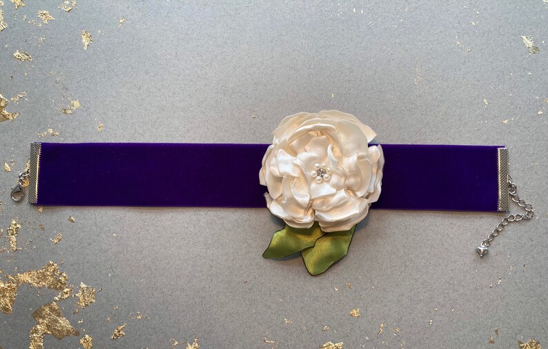 Deep purple velvet choker with cream satin rose image 3