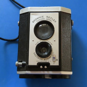 Brownie Reflex Synchro Model Vintage Bakelite Camera