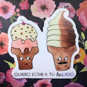 May include: Two cartoon ice cream cones with faces. The cone on the left is a chocolate chip and strawberry ice cream cone with a cherry on top. The cone on the right is a swirl of vanilla and chocolate ice cream. The text below the cones reads "Quiero estar a tu heLADO".