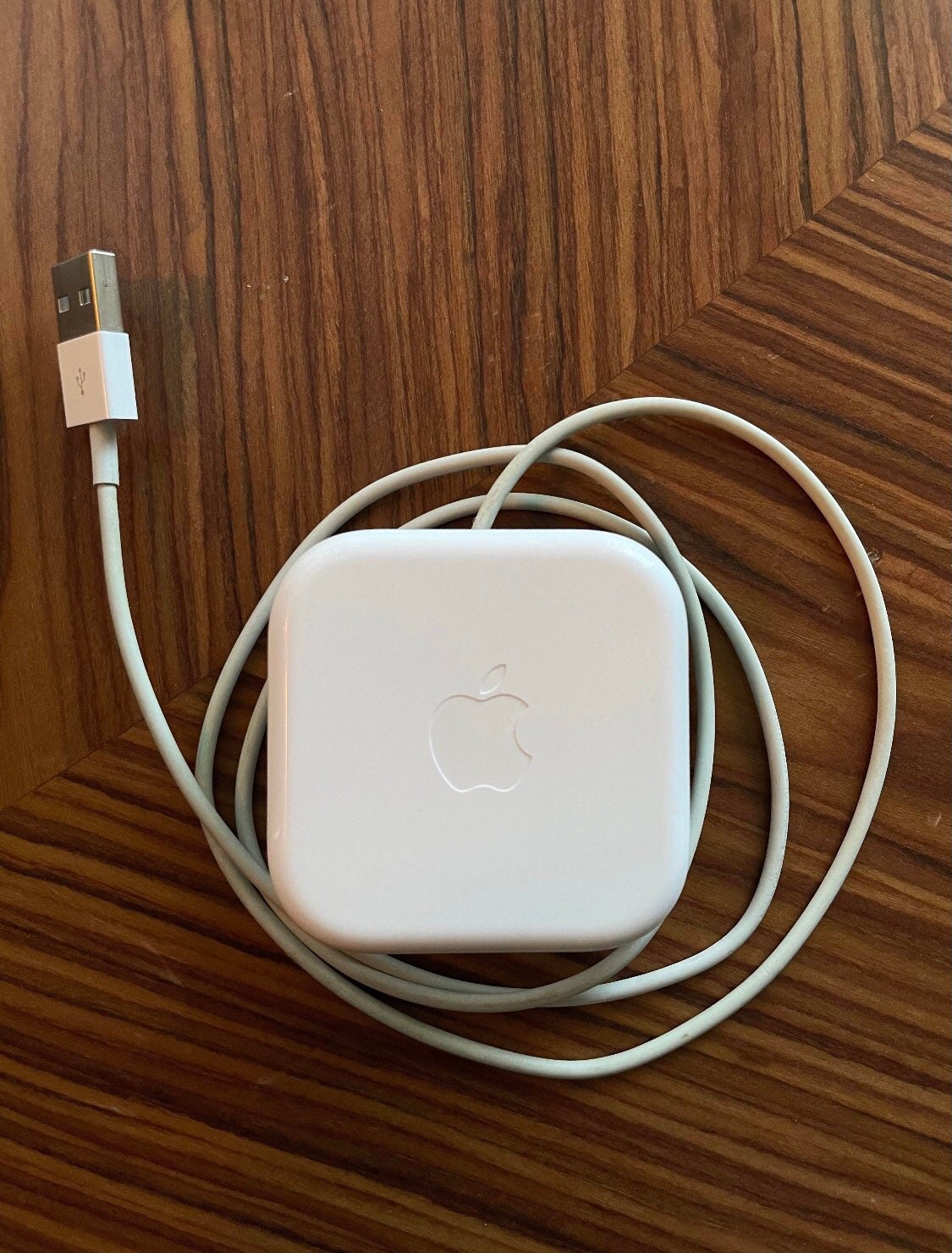 Apple Wireless Charger DIY Apple Headphones Case Blue LED Gadget for