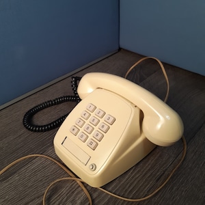Vintage Push Button Dial Phone STC 1987 Beige Telecom Australia Telephone 80s 90s Landline Retro Business Office Decor Telecommunication