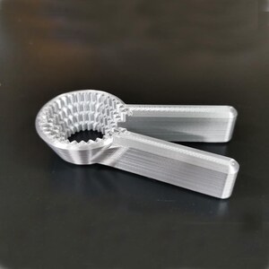 Screw Top Bottle Opener Kitchen Aid for the Elderly or Arthritis Sufferers Lightweight & Easy To Use Silver