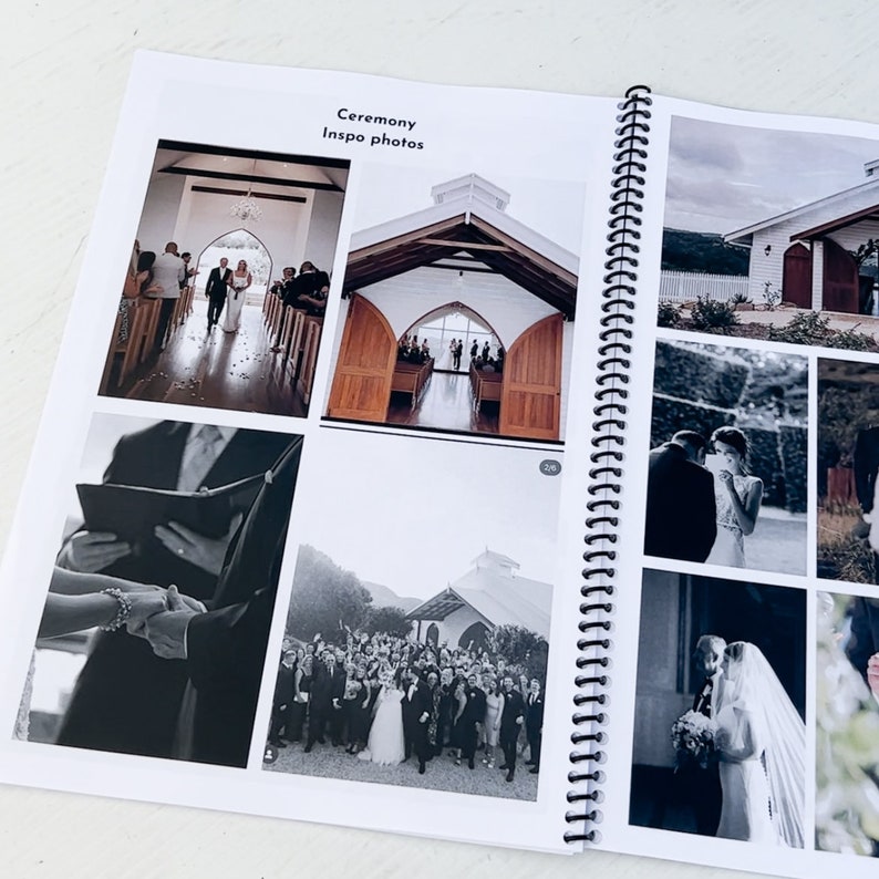 Puede incluir: Un &aacute;lbum de inspiraci&oacute;n para bodas con fotos en blanco y negro de una ceremonia de boda. Las fotos muestran a la novia y el novio caminando por el pasillo, intercambiando votos y posando con sus invitados. El &aacute;lbum tiene una portada blanca con el texto "Ceremony Inspo Photos" impreso en &eacute;l.