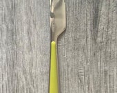FIESTA.Merengue Pattern. Stainless. Light Green Plastic Handle. Dinner Knife.