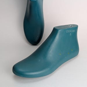 Men&#39;s Shoe Last - Plastic Shoemaking Form - Make Your Own Shoes, Boots, and Sneakers - Jordan 1 Shoe Last - Size 7 to 13