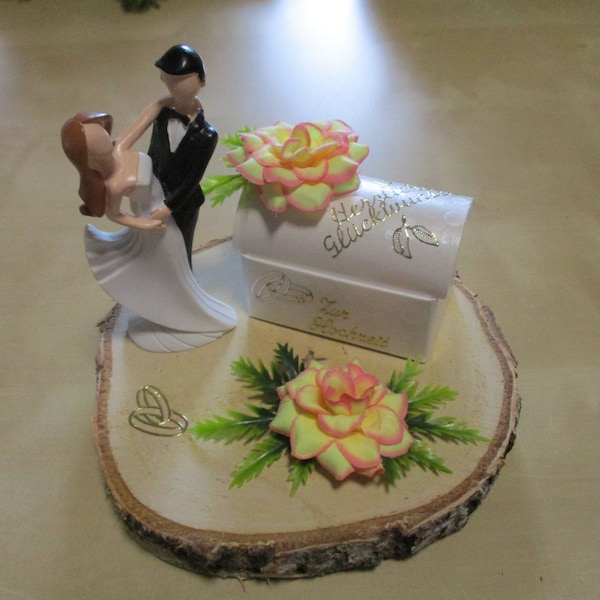 Money gift for the wedding - chest bridal couple dancing roses