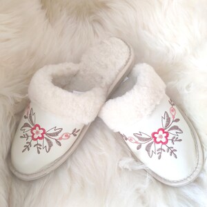 Women's Warm Slippers, Winter Slippers for Her, White Polish Mules, Warm Home Flip Flops, Furry Slippers, White Slippers with Flowers