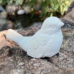 Handgefertigte Singvogel Zement Figur