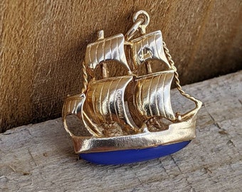 One of a Kind 1960s Gold and Chalcedony Pendant | Ship Pendant | Set in 9 ct Gold |