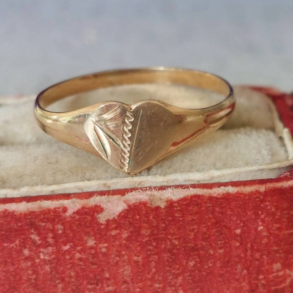 Vintage Solid 9 ct Yellow Gold Heart Ring | US 4.5 UK I 1/2 EU 49 | Layaway & Resizing Available