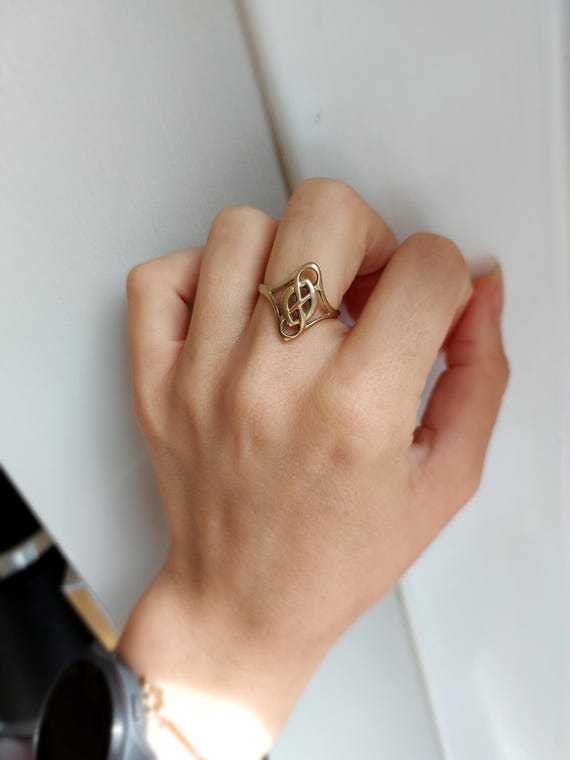 Vintage Celtic Statement Ring | Solid 9ct Yellow … - image 3