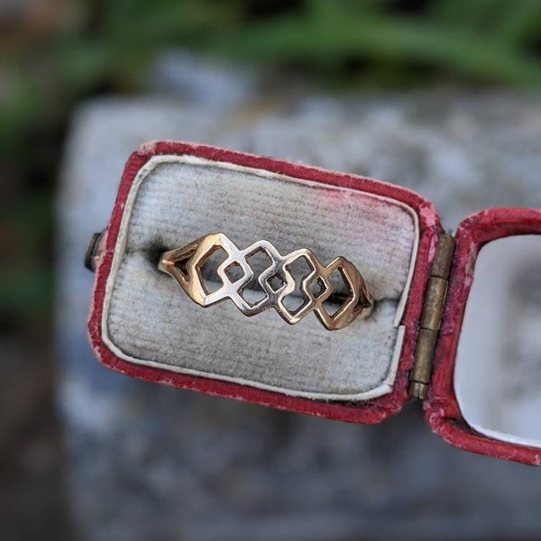 Classic Honeycomb Gold Ring | Solid 9 ct Yellow Gold | Full British Hallmarks | US 8 UK P | Resizing & Layaway Available