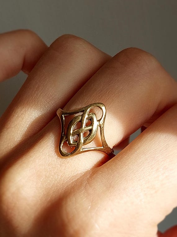 Vintage Celtic Statement Ring | Solid 9ct Yellow … - image 5
