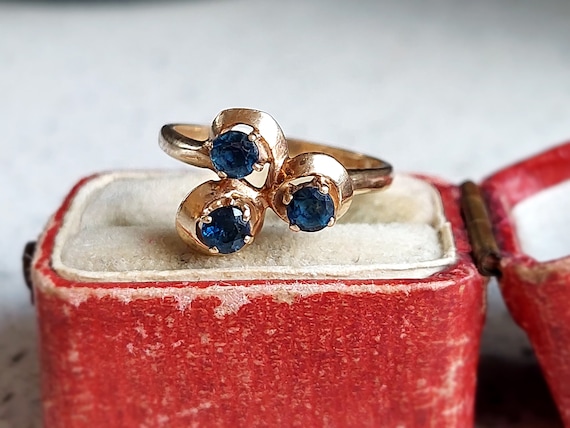 Vintage 1980s Sapphire Trifoil Ring | Solid 9ct Y… - image 1