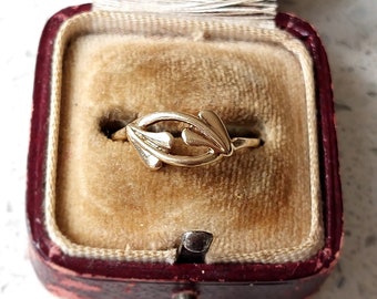 Vintage 1980s Floral Wishbone Ring | Solid 9 ct Yellow Gold | US 7.25 UK O Eu 55.5 | Layaway & Resizing Available