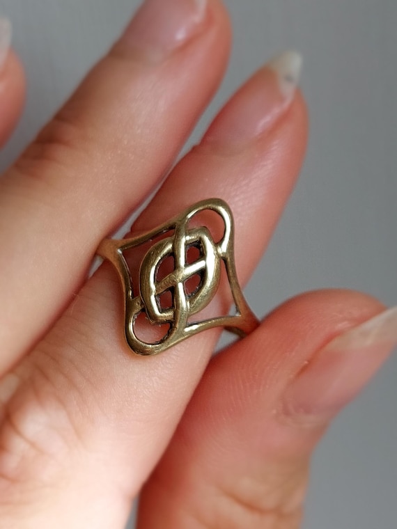 Vintage Celtic Statement Ring | Solid 9ct Yellow … - image 4