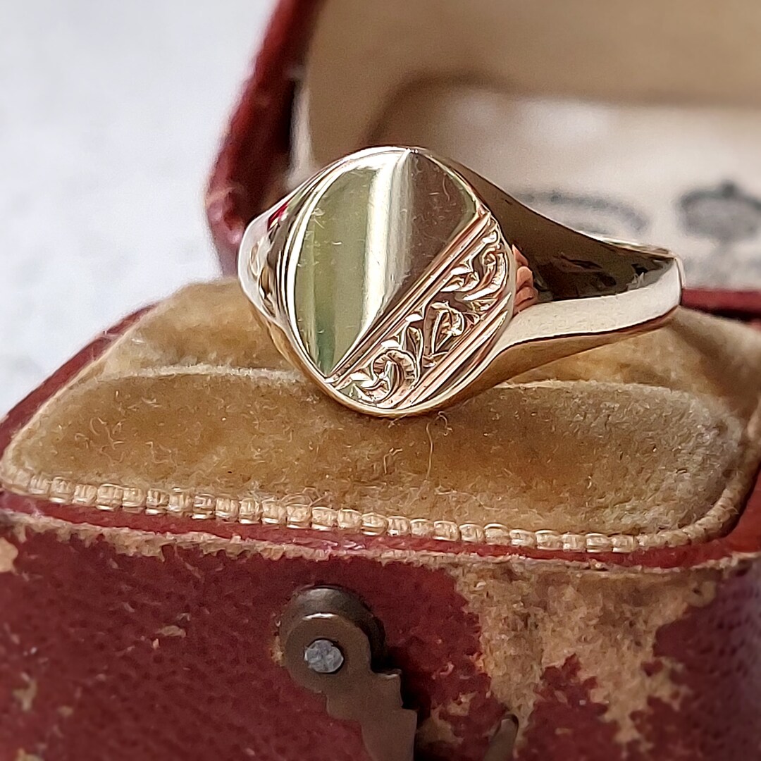 Vintage Large Engraved Signet Ring Solid 9 Ct Yellow Gold Size US 6.5 ...
