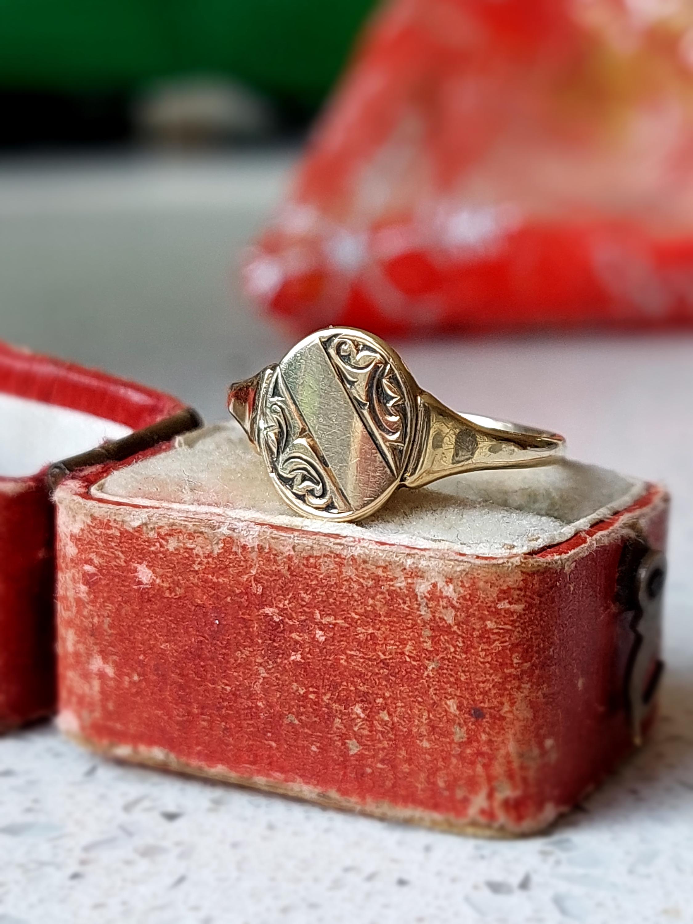 Vintage Signet Ring - Etsy Canada