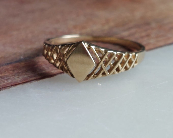 Vintage Ring Solid 9ct Gold Full Hallmarks Layaway & Resizing