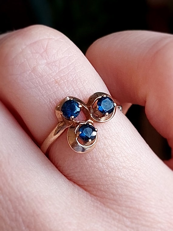 Vintage 1980s Sapphire Trifoil Ring | Solid 9ct Y… - image 2