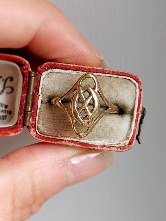 Vintage Celtic Statement Ring | Solid 9ct Yellow … - image 2